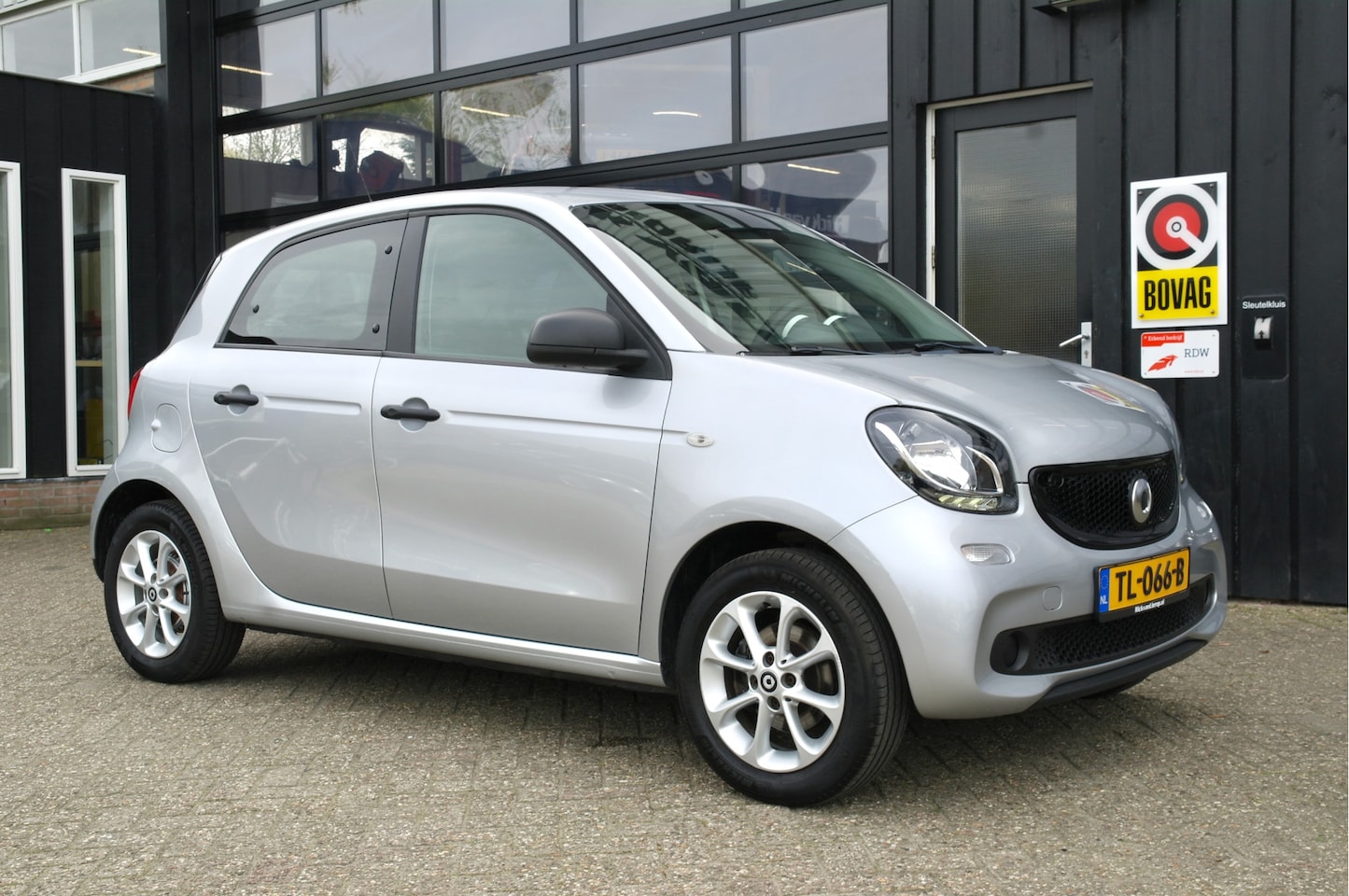 Smart Forfour - 1.0 Business Solution | Airco | Cruise | Velgen | NL- Auto - AutoWereld.nl