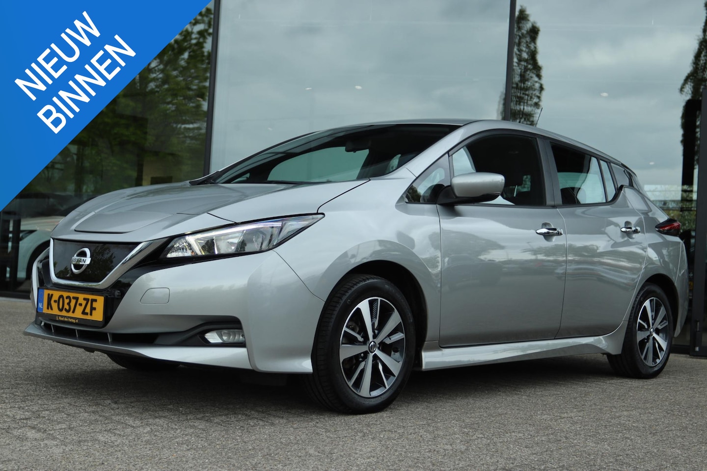 Nissan LEAF - ACENTA 40 KWH | CARPLAY | CAMERA | CRUISE | KEY-LESS | PRIVACY | DAB - AutoWereld.nl