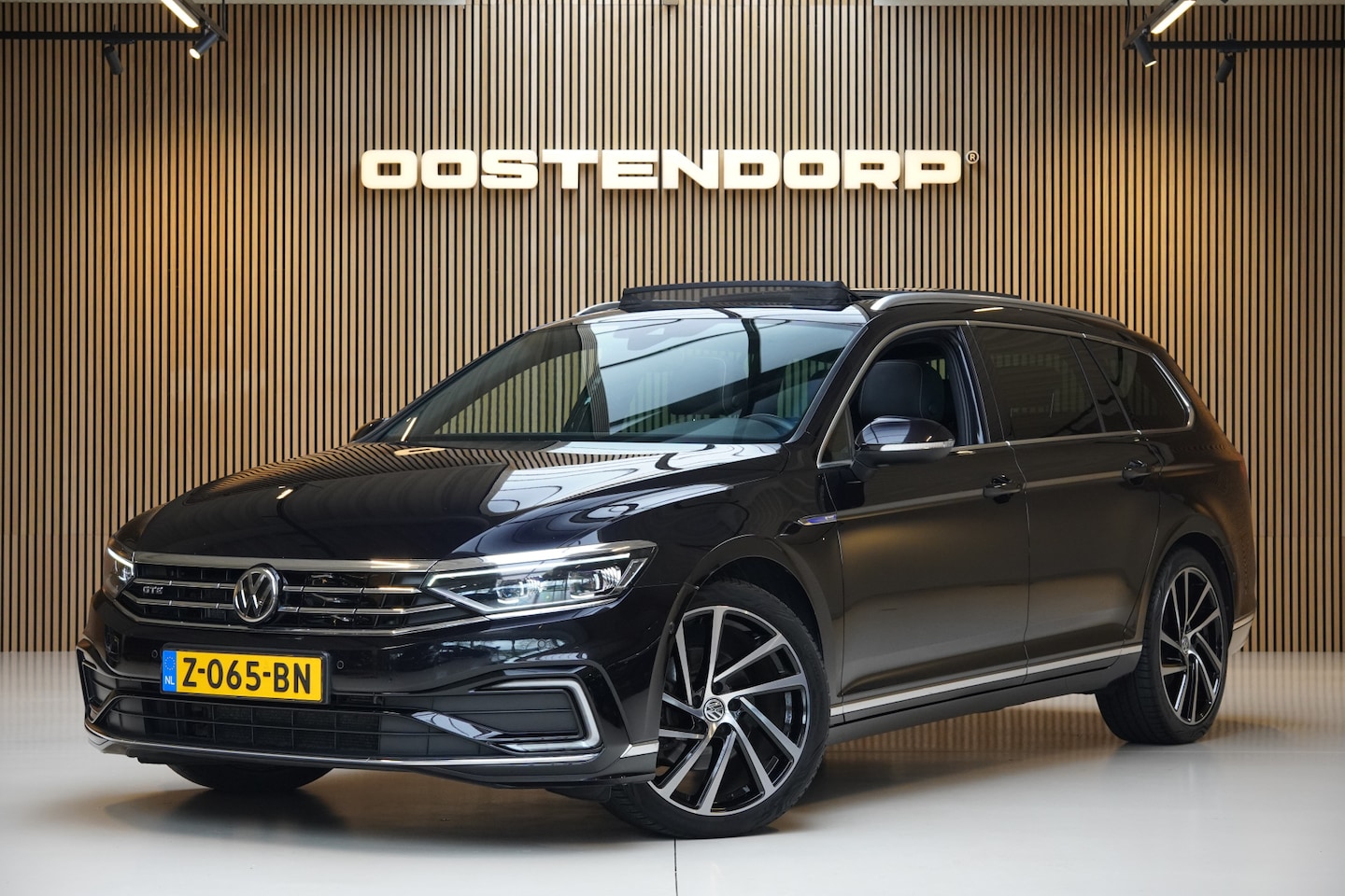 Volkswagen Passat Variant - 1.4TSI/218pk PHEV GTE|2020|Panoramadak|Trekhaak|Matrix LED|Keyless|PDC+Camera|Standkachel| - AutoWereld.nl