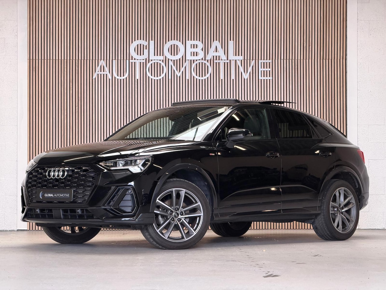 Audi Q3 Sportback - 35 TFSI S Line 3x - PANO - CAMERA - AutoWereld.nl