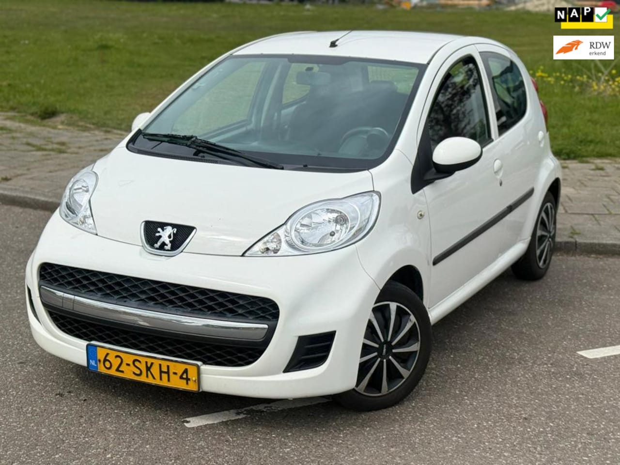Peugeot 107 - 1.0-12V XS AIRCO/TOERENTL/ELEK RAMEN APK!! LEDER ALCANTARA BEKLEDING - AutoWereld.nl
