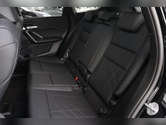 BMW iX1 - eDrive20 67 kWh / Sport Pakket Pro / Pano Dak / Stuur & Stoelverwarming Voor / Trekhaak /