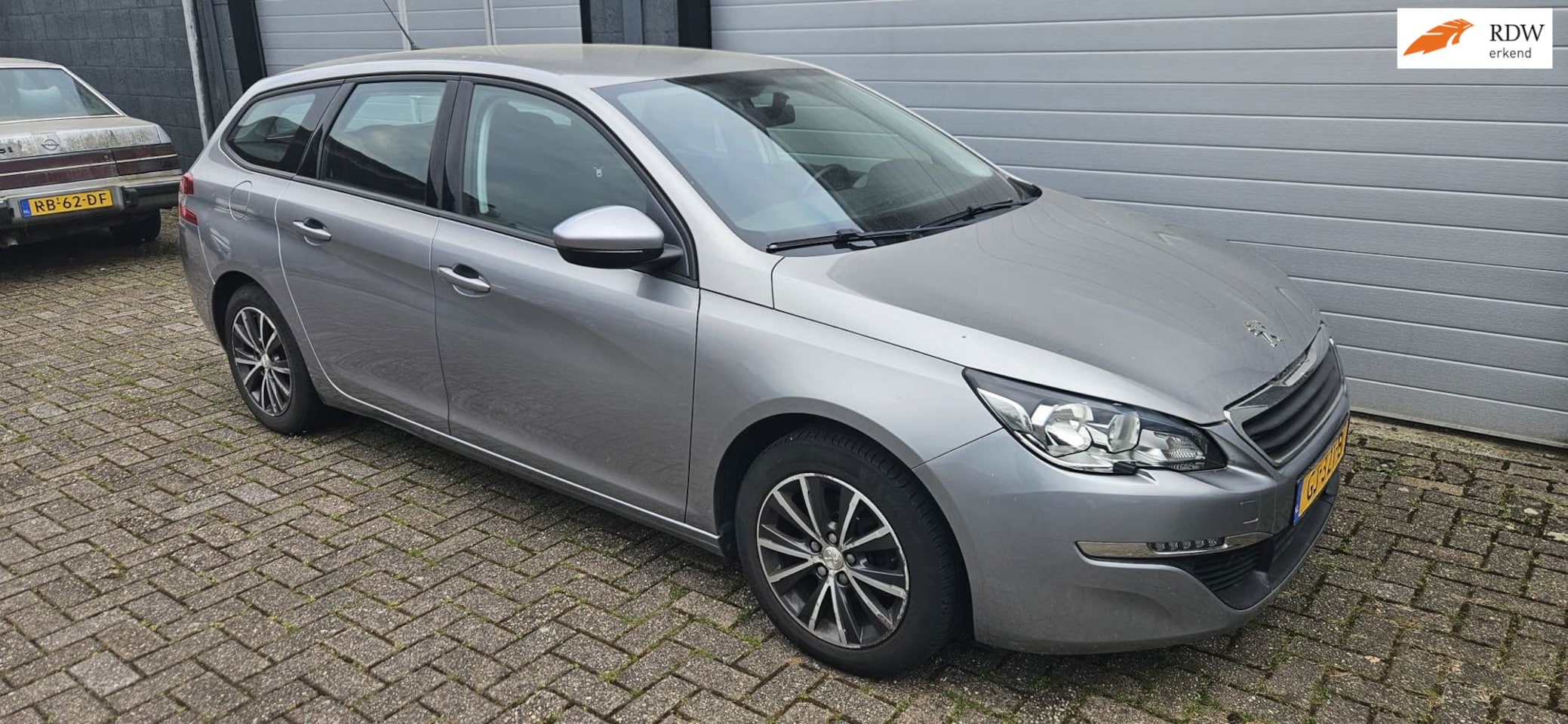 Peugeot 308 SW - 1.2 e-THP Blue Lease 1.2 e-THP Blue Lease (bouwt druk op) - AutoWereld.nl