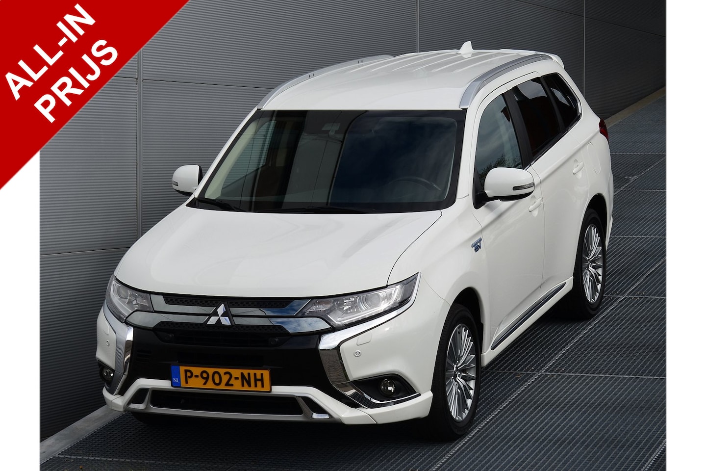 Mitsubishi Outlander - PHEV 2.4 INTENSE 4WD | PLUG IN HYBRID | HOGE ZIT | LDW | PDC | CAMERA | CLIMATE CONTROL | - AutoWereld.nl