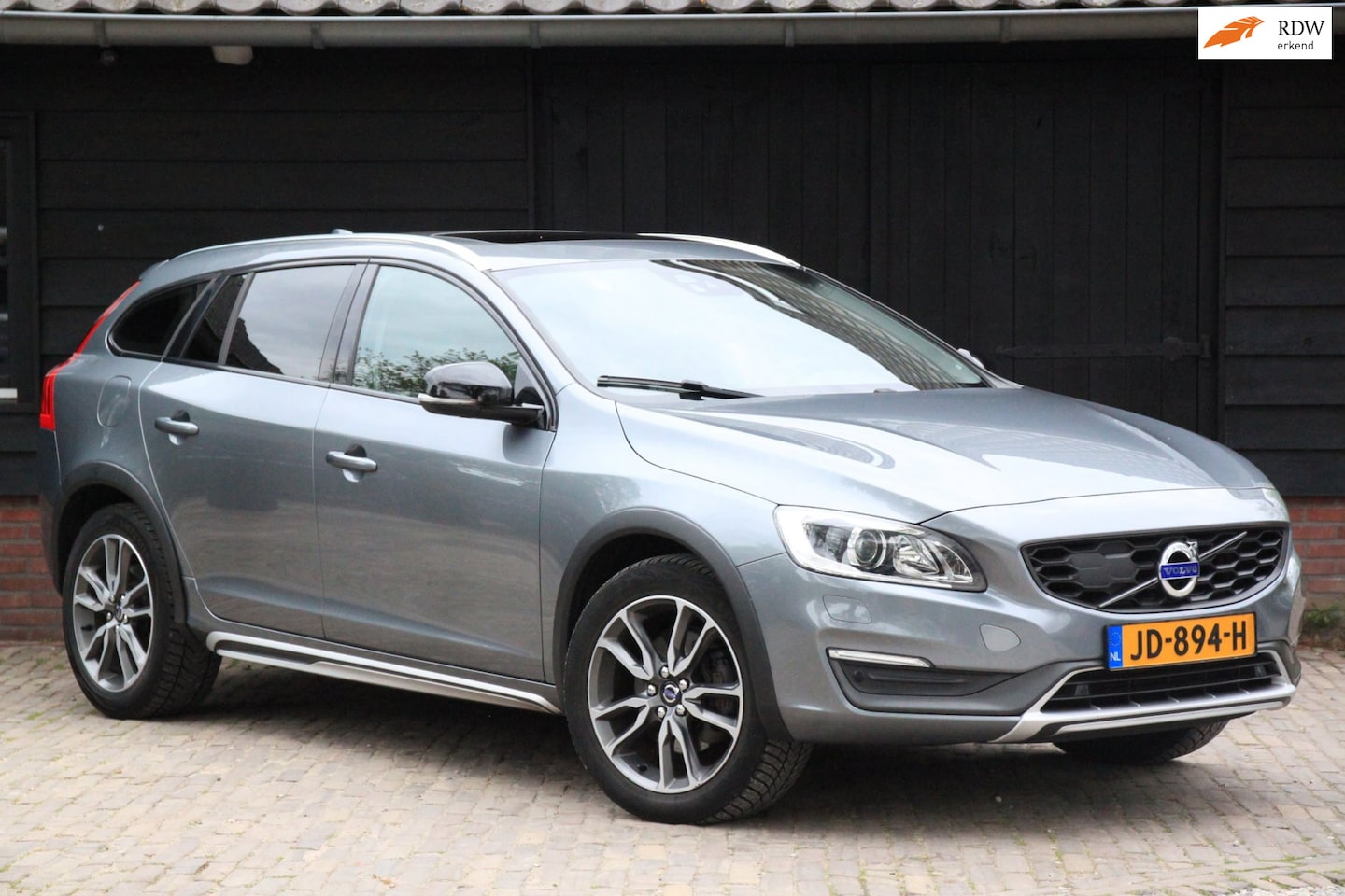 Volvo V60 Cross Country - 2.0 D4 Summum Elek-Dak,Camera/Xenon/Blis/Parkeersensor v,a/Trekhaak afneembaar - AutoWereld.nl