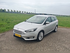 Ford Focus Wagon - 1.5 TDCI Titanium Apple Carplay/Android auto en Trekhaak!