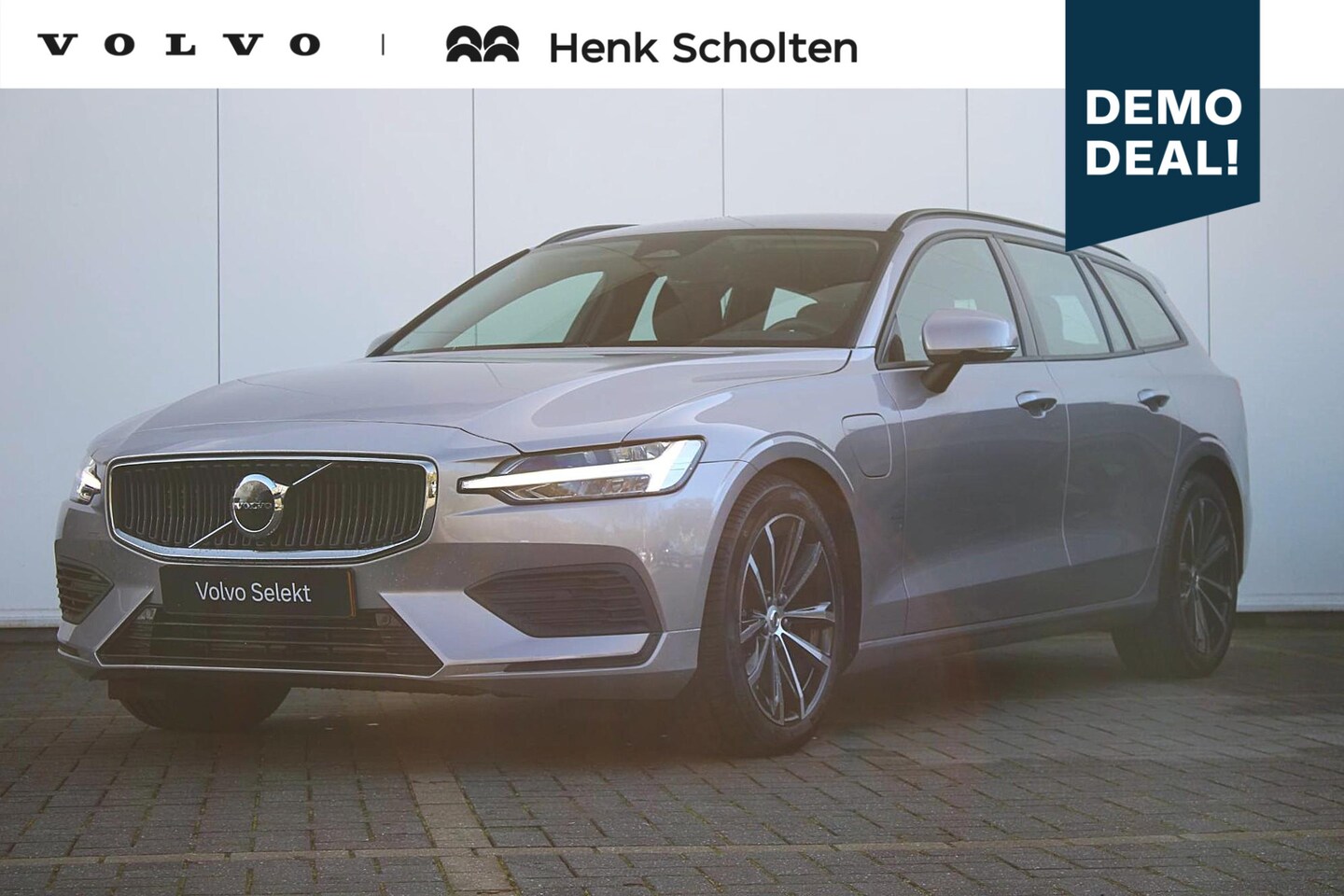 Volvo V60 - T6 350PK Plug-in hybrid AWD Core | Adaptive Cruise & Pilot Assist | Parkeercamera | Verwar - AutoWereld.nl