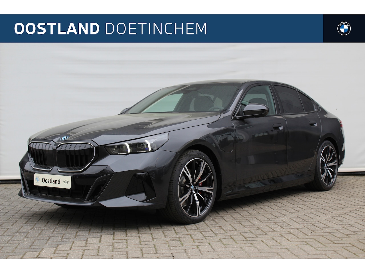 BMW 5-serie - 530e M Sport Automaat / Trekhaak / Panoramdak / Comfortstoelen / Comfort Access / Stoelven - AutoWereld.nl