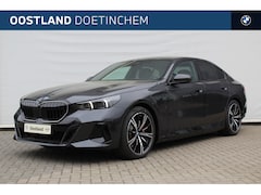BMW 5-serie - 530e M Sport Automaat / Trekhaak / Panoramdak / Comfortstoelen / Comfort Access / Stoelven