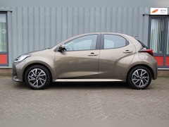 Toyota Yaris - 1.5 Hybrid Dynamic 9000 kms eerste eigenaar nieuw staat dealer onderhouden