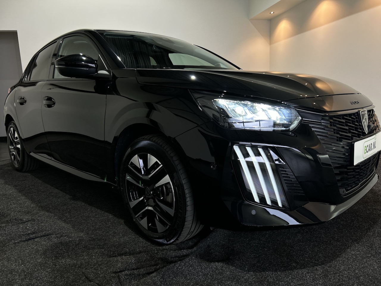 Peugeot e-208 - EV Allure 50 kWh Warmtepomp | 3-fase lader | navigatie | achteruitrijcamera | SOH 99% - AutoWereld.nl