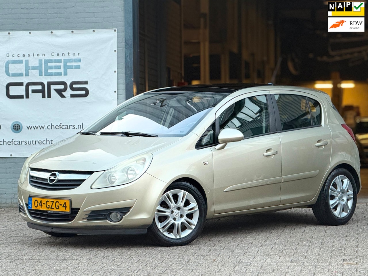 Opel Corsa - 1.4|NAP|AIRCO|PANO|PARKEERSENSOR|CRUISE|HALFLEER! - AutoWereld.nl