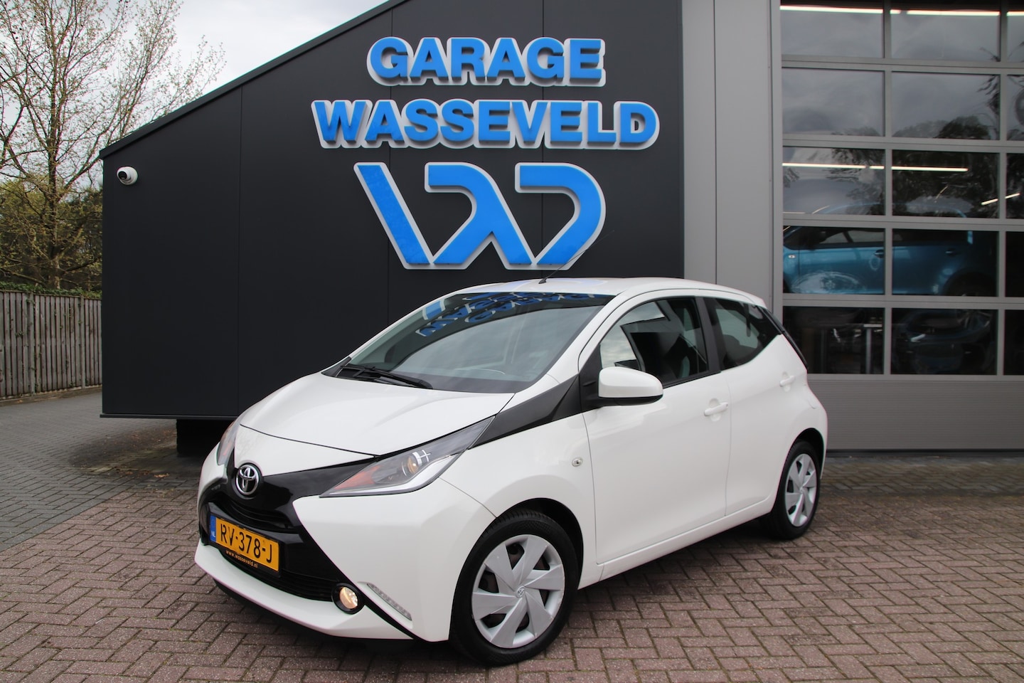 Toyota Aygo - 1.0 VVT-i x-play Camera/Navi/Bluetooth/Led - AutoWereld.nl
