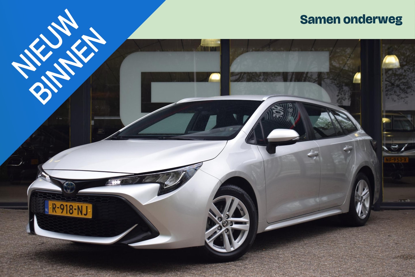 Toyota Corolla Touring Sports - 1.8 Hybrid Active met NAV|CAM|LMV|PDC| - AutoWereld.nl