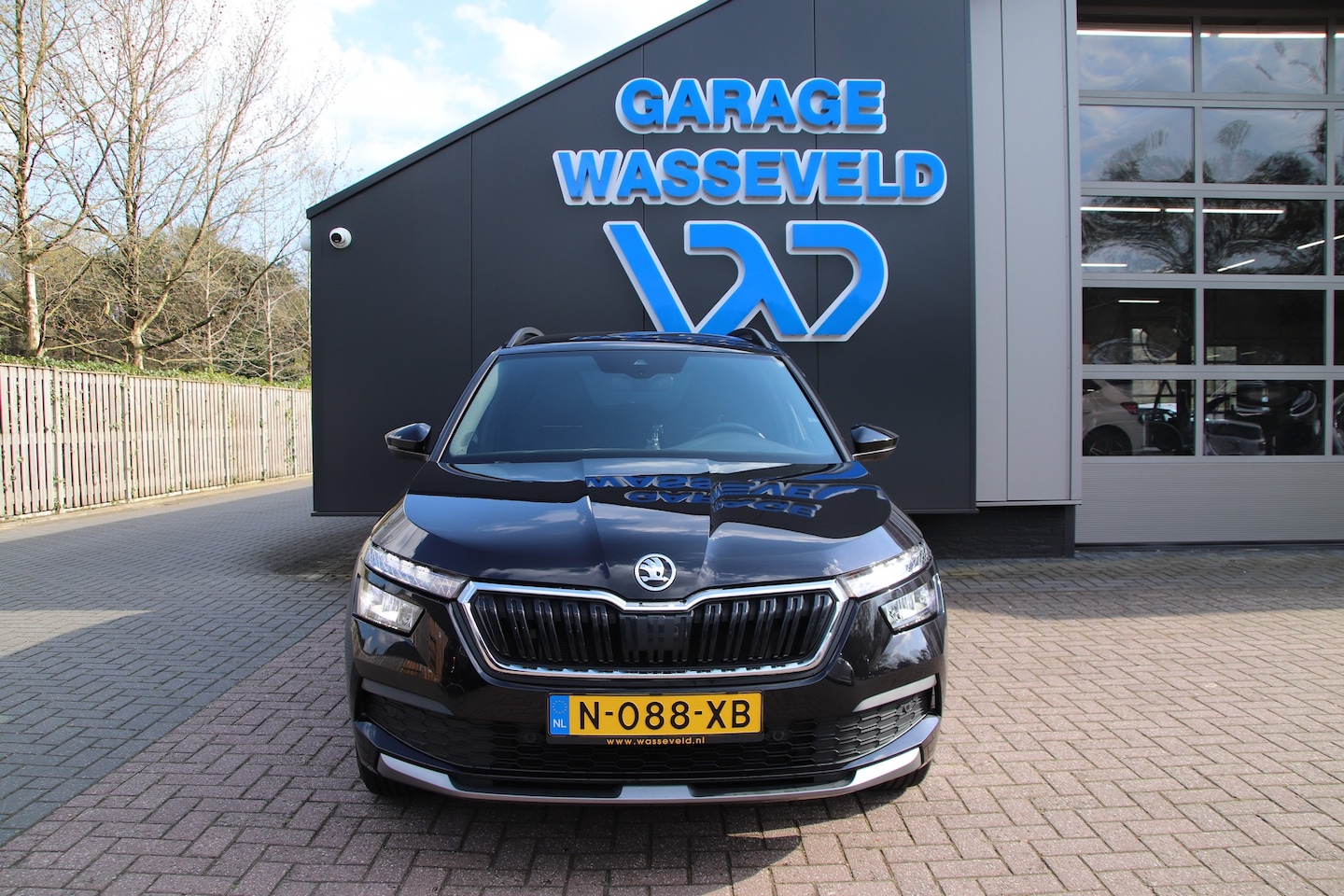 Skoda Kamiq - 1.0 TSI 110PK Sport Business NL1-Eigen Stoelverw/CarPlay/Park.sens - AutoWereld.nl