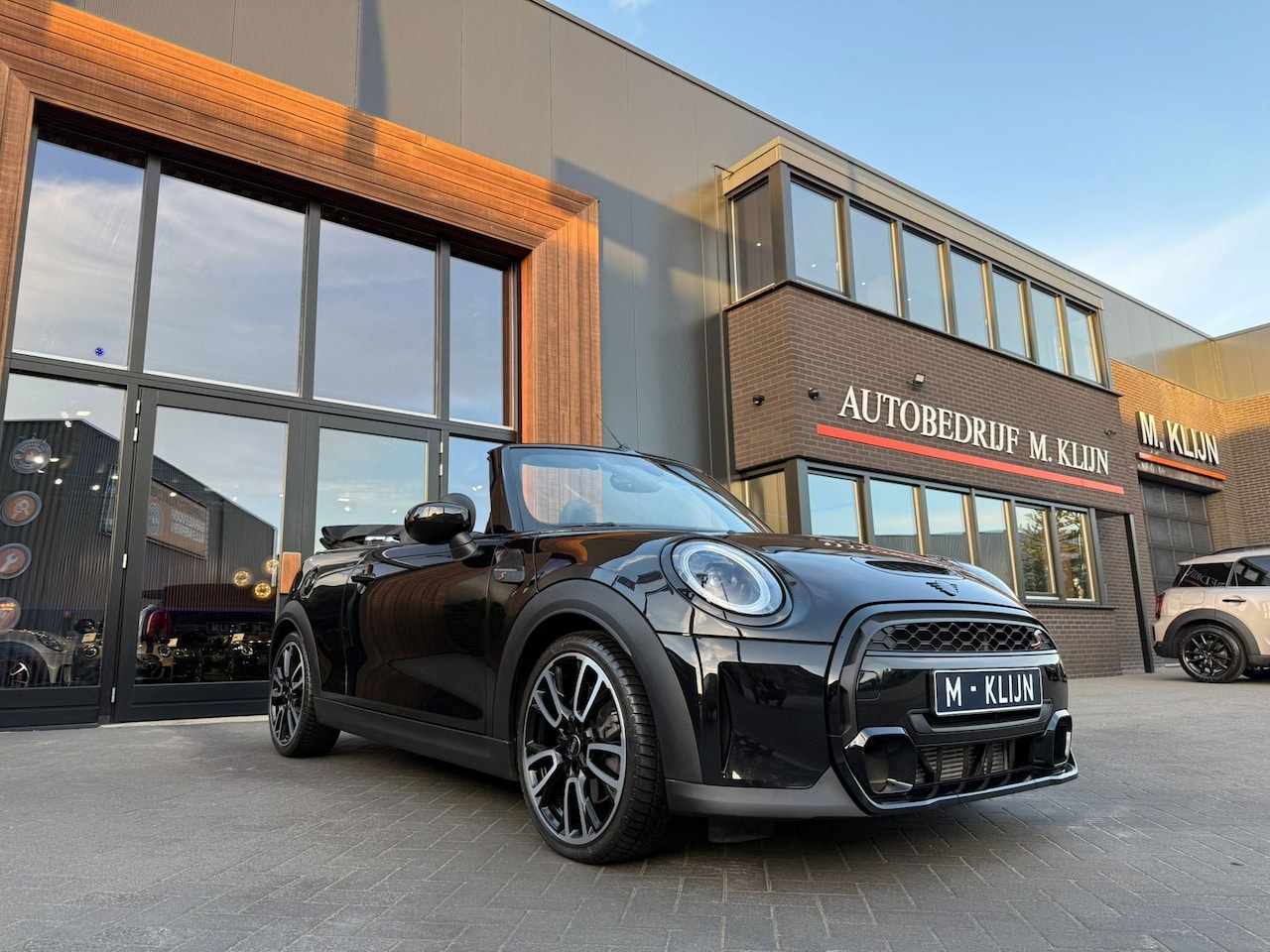MINI Cabrio - Mini 2.0 Cooper S MINI Yours 178pk/Union Jack dak/18"Jcw/Led/Uniek - AutoWereld.nl