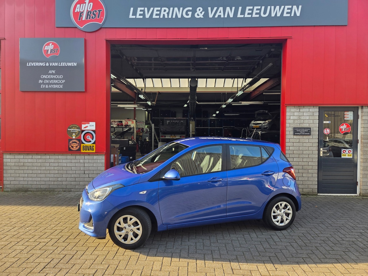 Hyundai i10 - 1.0i Comfort Smart Pack/ Parkeersensoren achter/ Cruise control/ Navigatie/ Airco/ Rijklaa - AutoWereld.nl