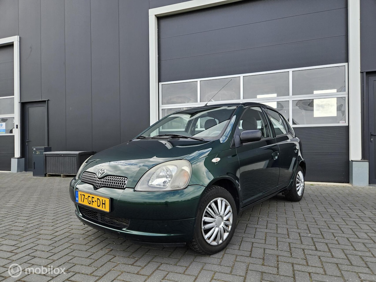 Toyota Yaris - 1.3 5-deurs NAP | Trekhaak | Zomer- & Winterset - AutoWereld.nl