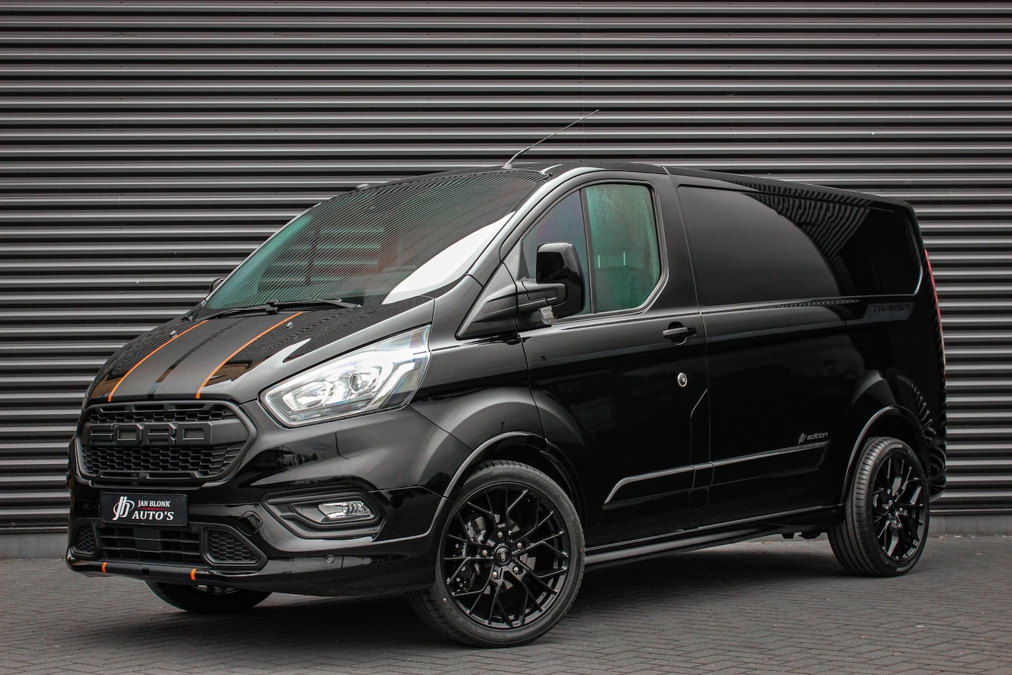 Ford Transit Custom - 320 2.0 TDCI L1H1 Sport 170PK 1X SCHUIFDEUR / TREKHAAK / 120DKM / AUTOMAAT / APPLE CARPLAY - AutoWereld.nl