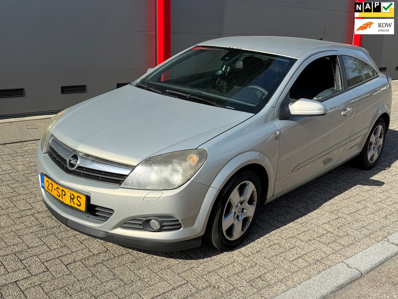Opel Astra GTC - 1.9 CDTi Executive 1.9 CDTi Executive - AutoWereld.nl