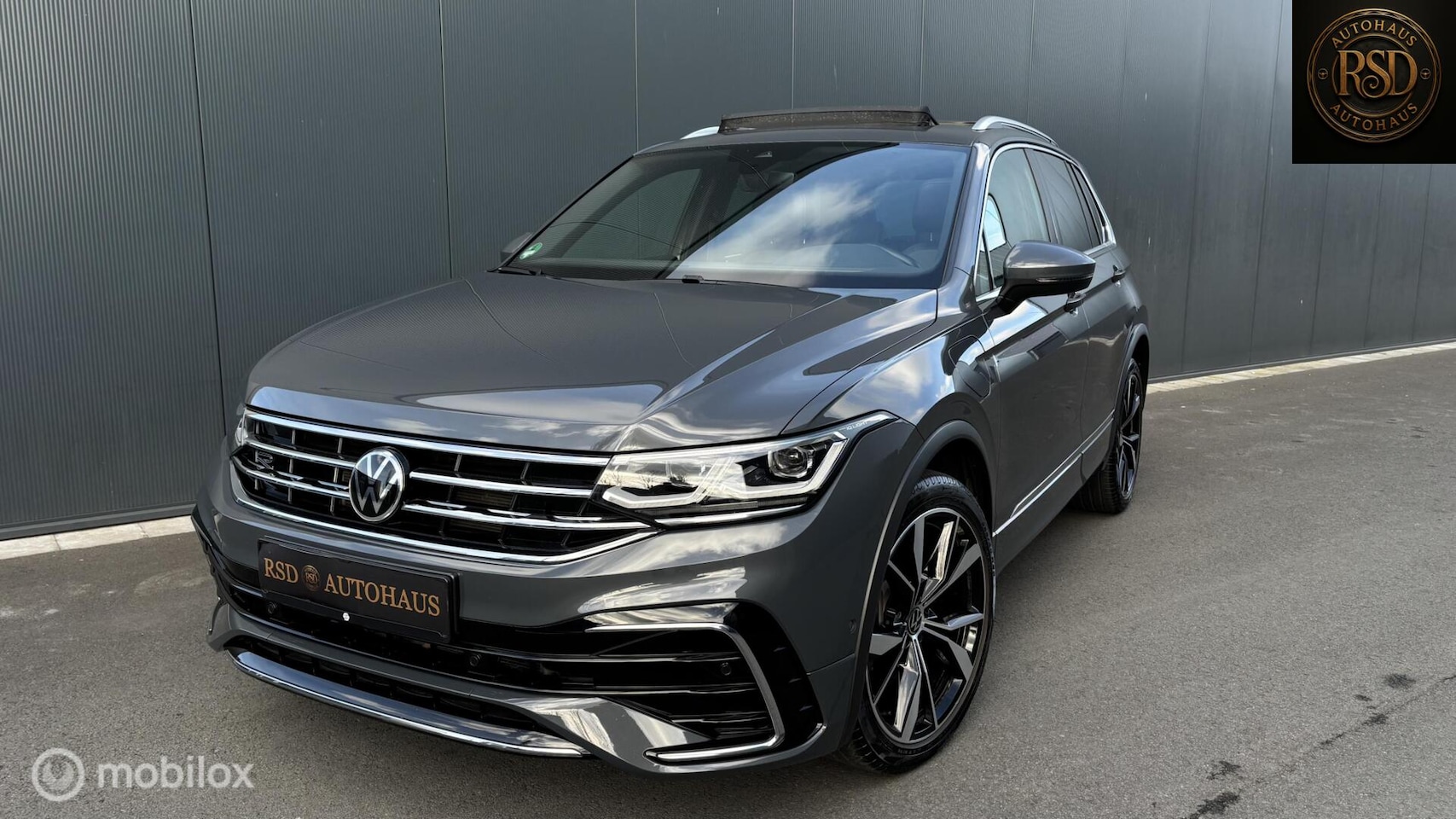 Volkswagen Tiguan - 1.4 TSI eHybrid R-Line Pano,Tr.haak,20inch - AutoWereld.nl