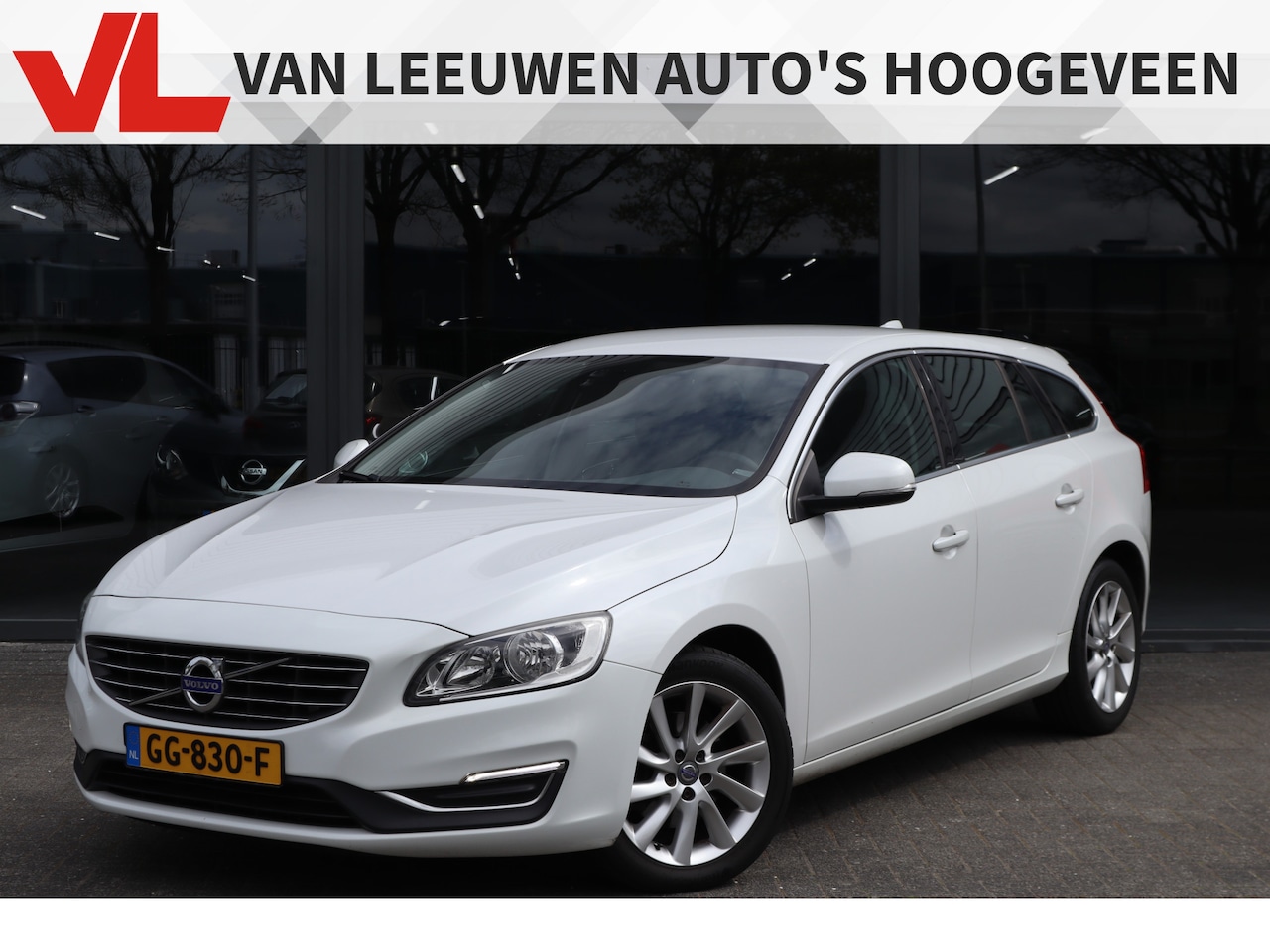 Volvo V60 - 2.0 D4 Summum | Trekhaak | Leder - AutoWereld.nl