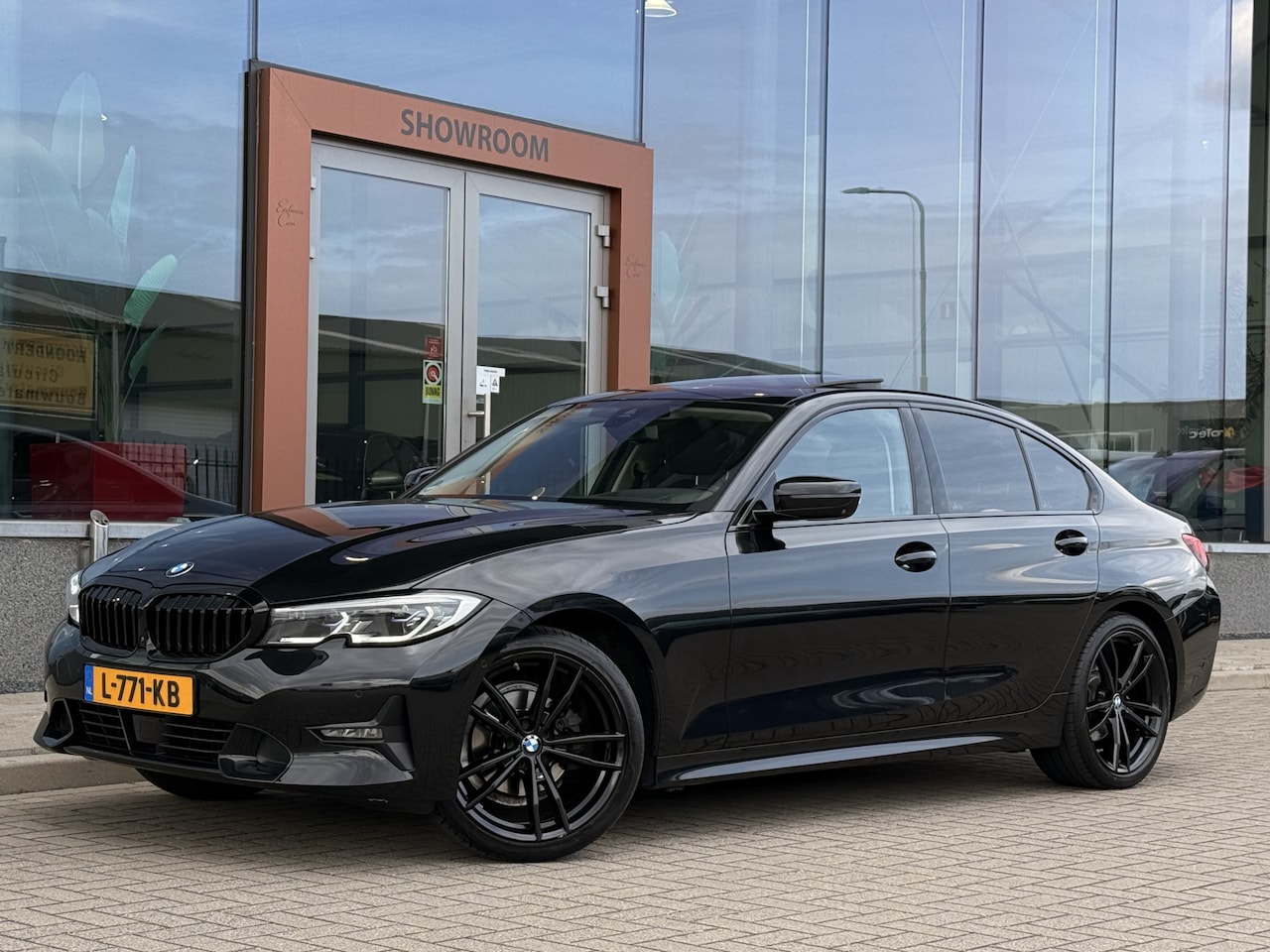 BMW 3-serie - 318i Business Edition Plus | ACC | Laser | Leder | Schuif/Kantel dak | Apple Carplay | Sto - AutoWereld.nl