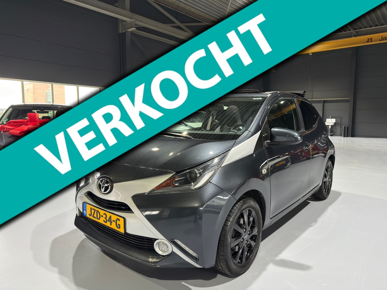 Toyota Aygo - 1.0 VVT-i x-cite Vouwdak |Camera |Lane assist | Keyless - AutoWereld.nl