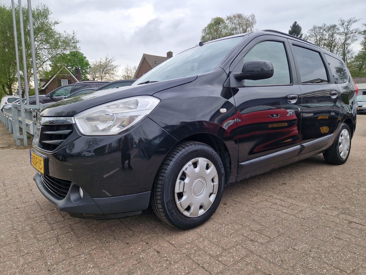 Dacia Lodgy - 1.2 Tce Lauréate 7p. 1.2 TCe Lauréate 7p. - AutoWereld.nl