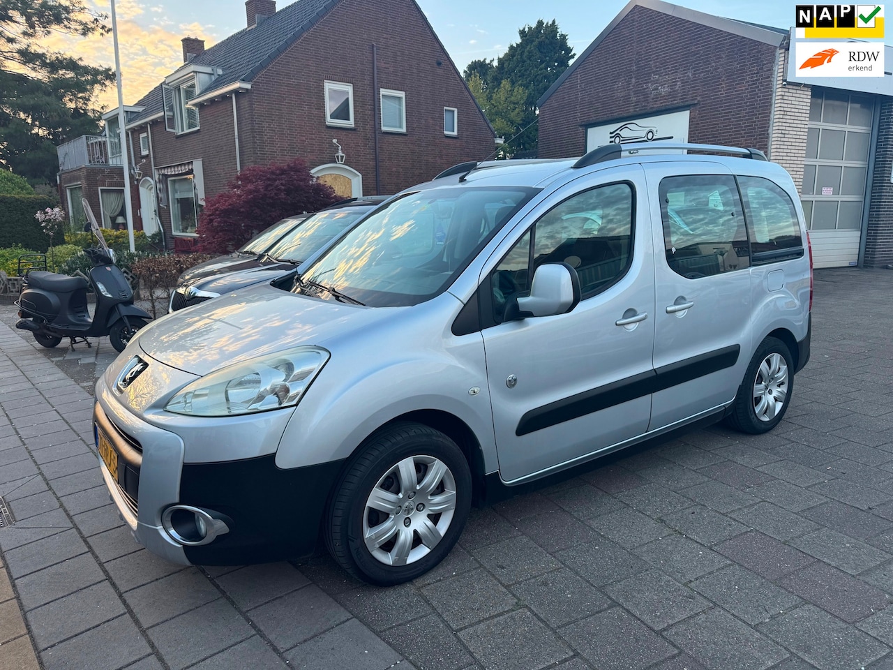 Peugeot Partner Tepee - 1.6 Outdoor | Benzine - AutoWereld.nl