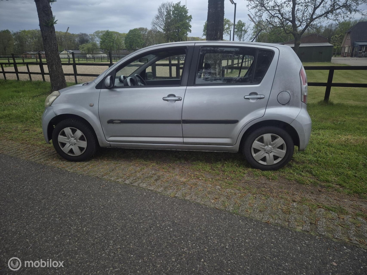 Daihatsu Sirion 2 - 1.3-16V Comfort airco - AutoWereld.nl