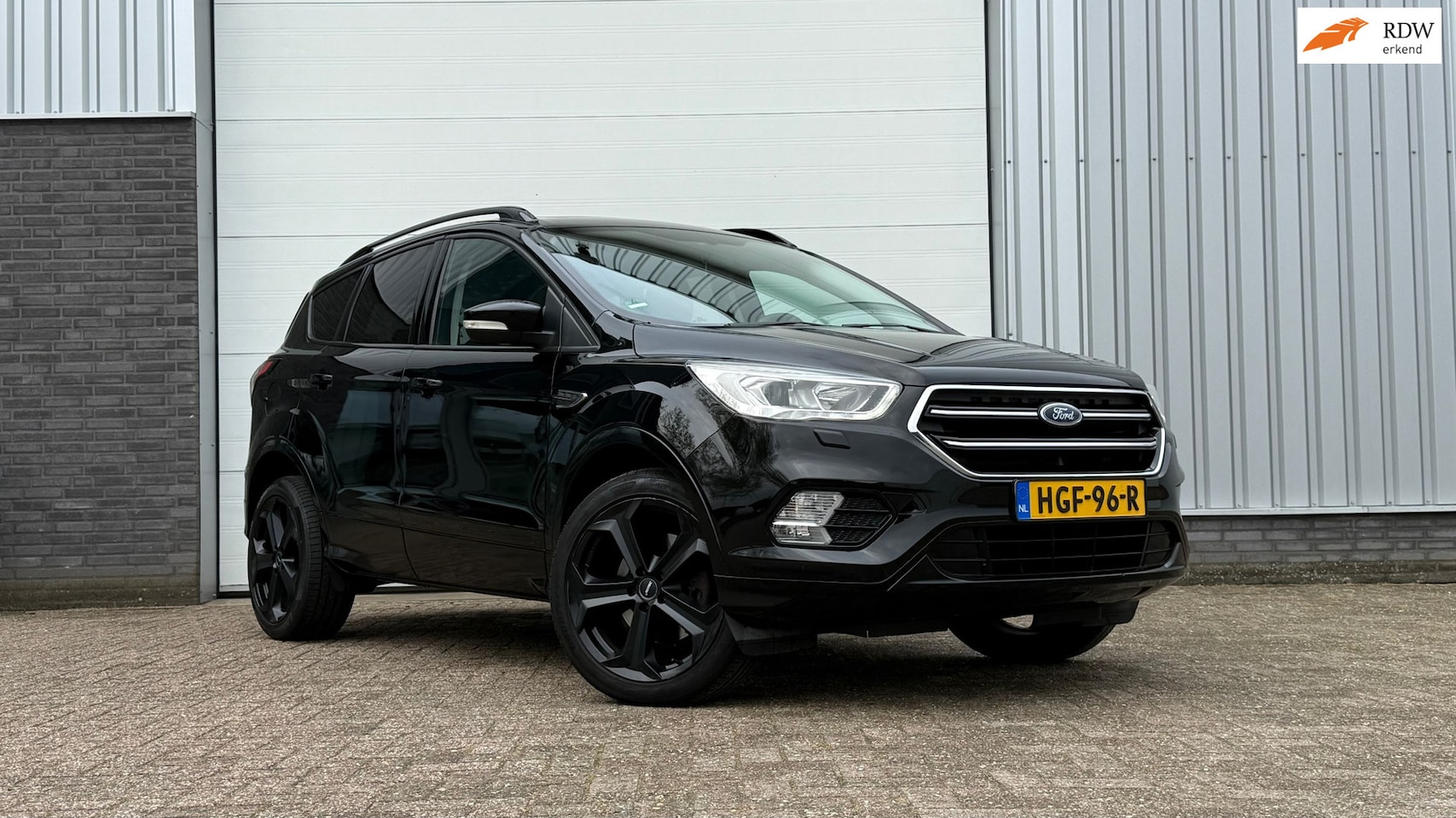 Ford Kuga - 1.5 Titanium AUTOMAAT PANO STOEL+STUURVERW BLACK EDITION - AutoWereld.nl