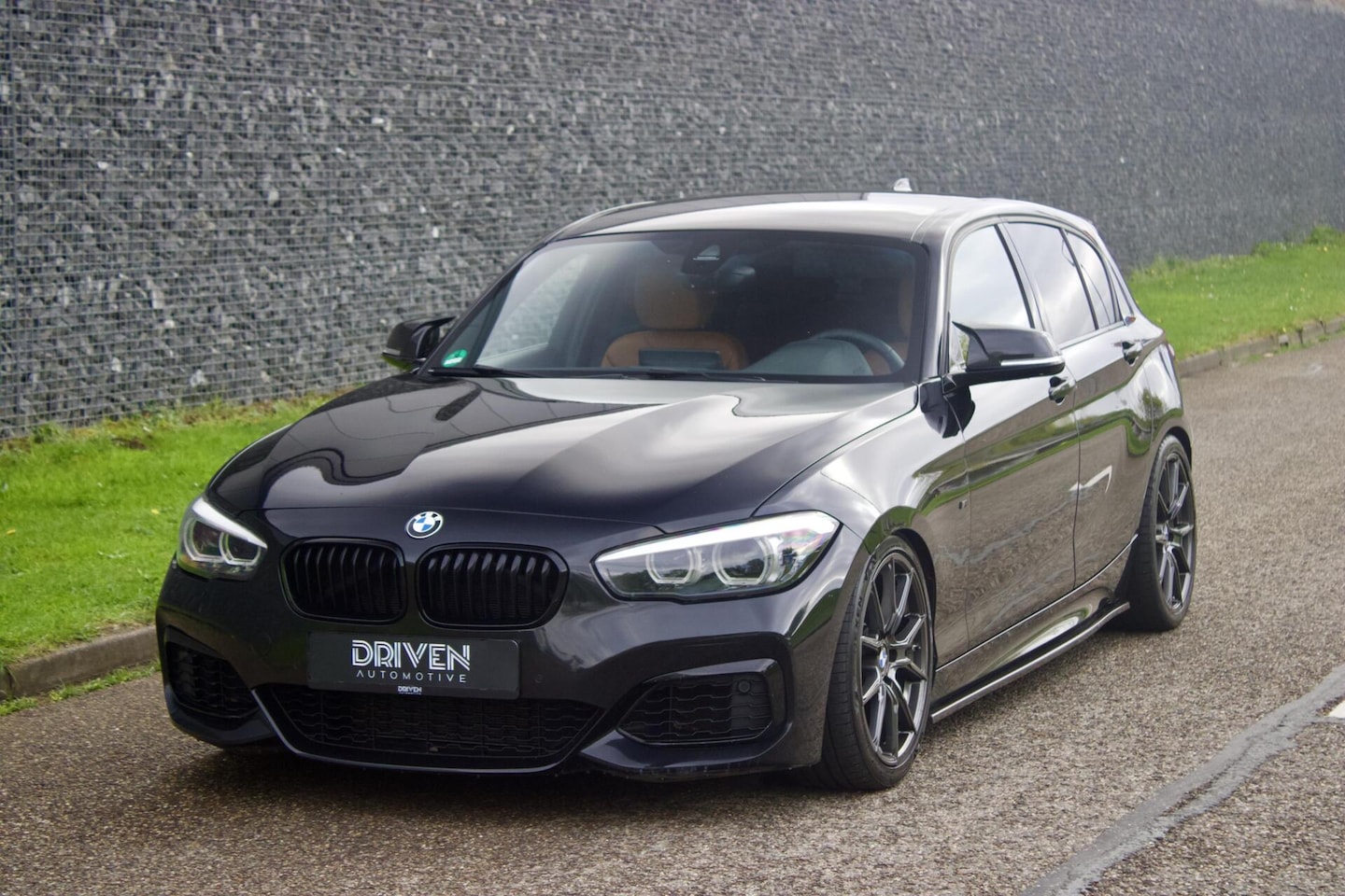 BMW 1-serie - M140i Shadow | RWD - Navi Pro - Keyless - Cognac - AutoWereld.nl