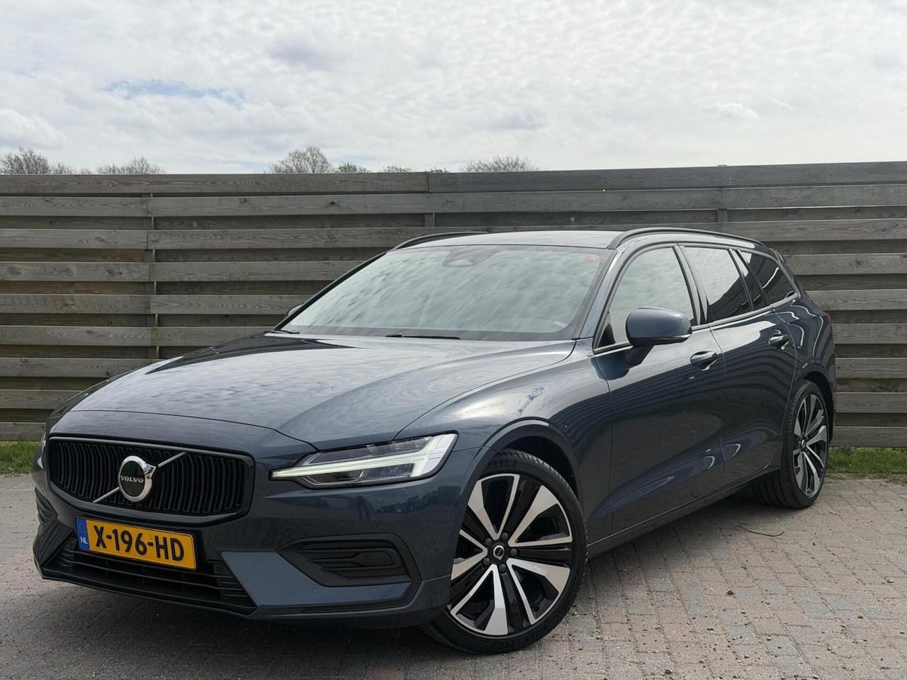 Volvo V60 - 2.0 B3 Core Cruise Stoelverw. PDC Google - AutoWereld.nl
