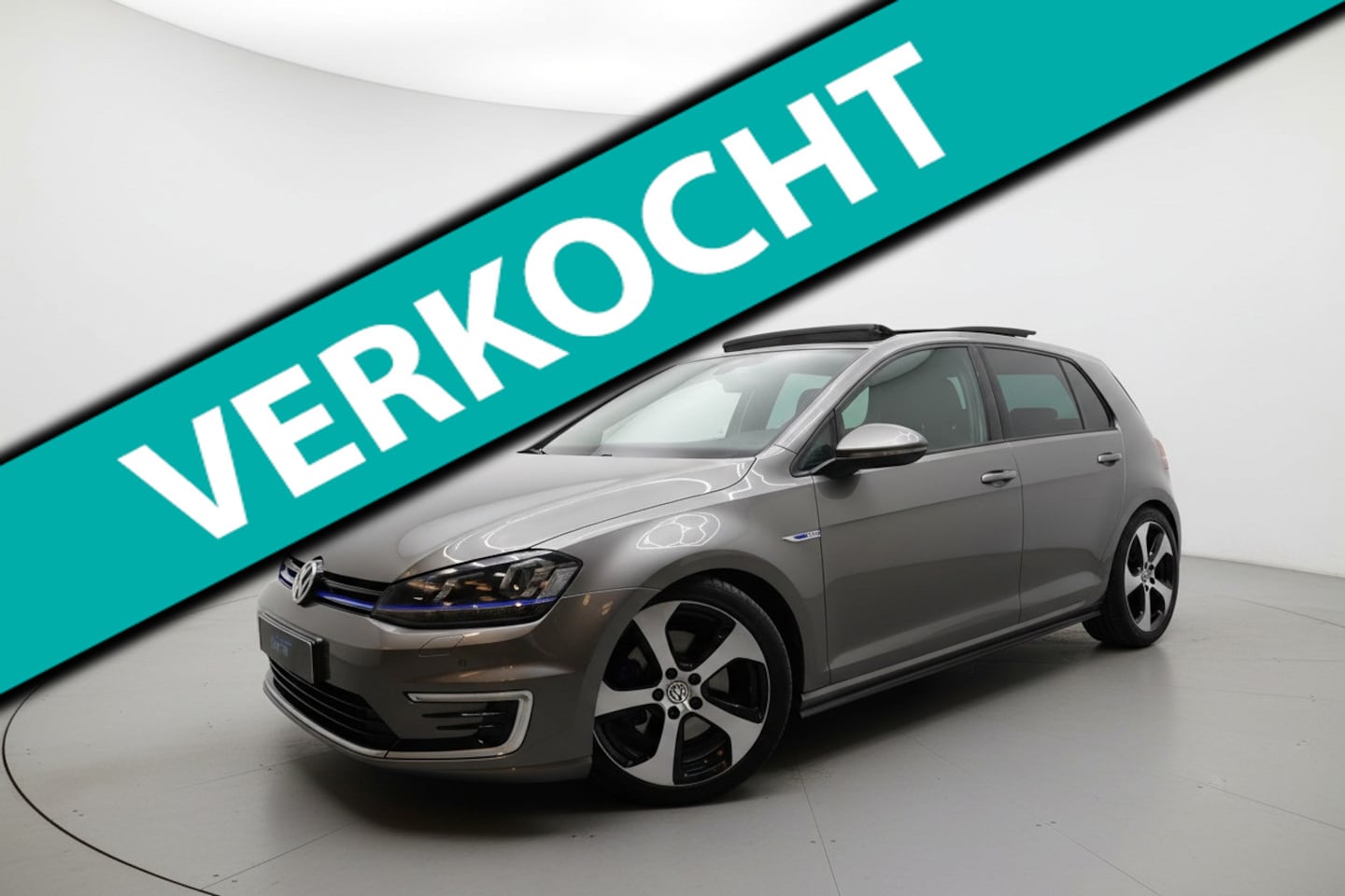 Volkswagen Golf - 1.4 TSI GTE PANO CARPLAY SFEER PDC NAP - AutoWereld.nl