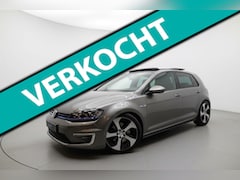 Volkswagen Golf - 1.4 TSI GTE PANO CARPLAY SFEER PDC NAP