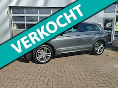 Volkswagen Tiguan - 1.5 TSI ACT R-Line DSG Trekhaak Lane asist Apple car Virtual