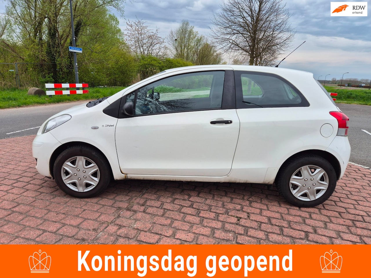 Toyota Yaris - 1.0 VVTi Acces / APK 08-04-27 - AutoWereld.nl