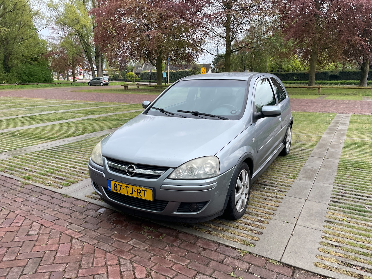 Opel Corsa - 1.2-16V Silverline APK + Nieuwe Accu + Nieuwe Remblok - AutoWereld.nl