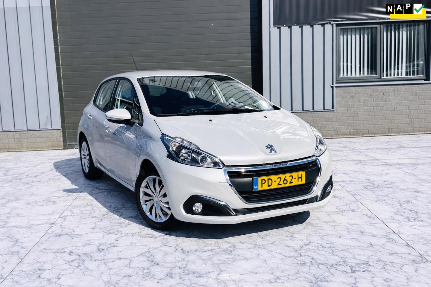 Peugeot 208 - 1.2 PureTech Blue Lion Airco/Cruisecontrole/PDC - AutoWereld.nl
