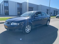 Audi A4 Limousine - 2.0 BJ 2003 AUTOMAAT AIRCO APK gekeurd