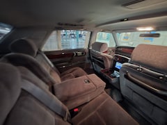 Toyota Century - Deluxe