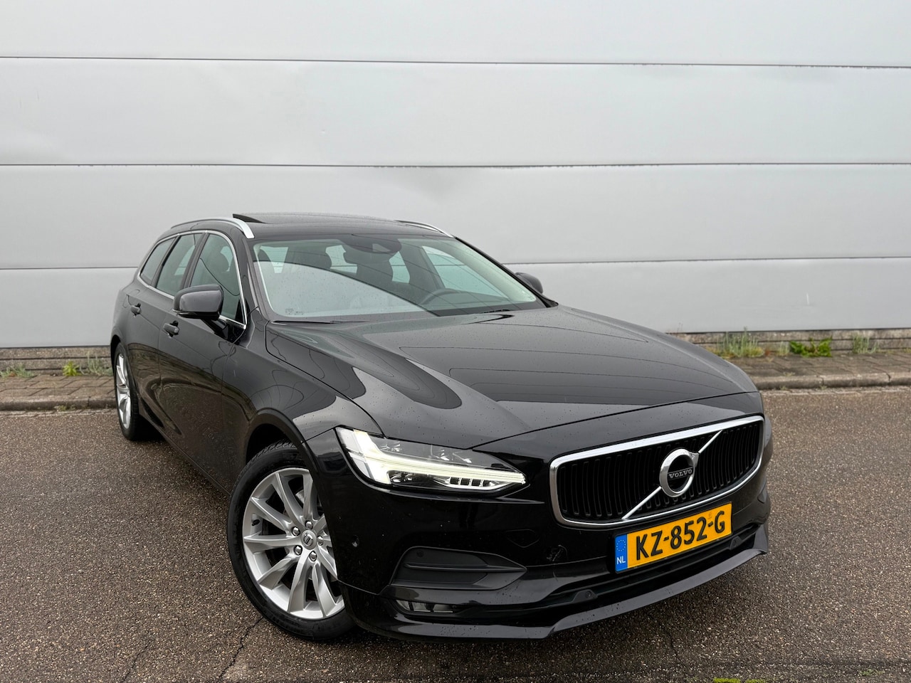 Volvo V90 - 2.0 D4 Momentum (bj 2017) PANO|LEER|CAMERA|EX BPM EU - AutoWereld.nl
