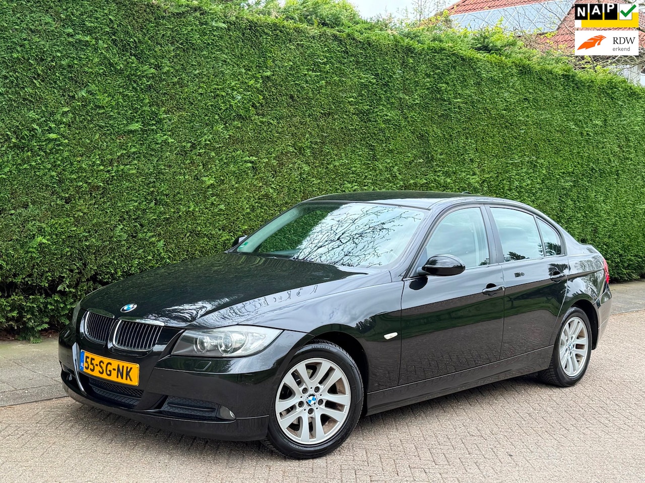 BMW 3-serie - 318i AUTOMAAT/LEER/NAVI/PDC/RIJDT GOED/APK 2027! - AutoWereld.nl