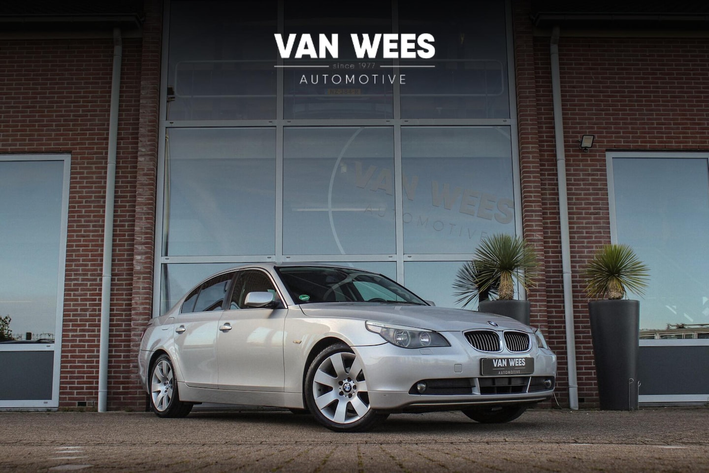 BMW 5-serie - 520i | NL auto | Cruise control | HiFi audio | 18 inch | Trekhaak afneembaar | Regensensor - AutoWereld.nl