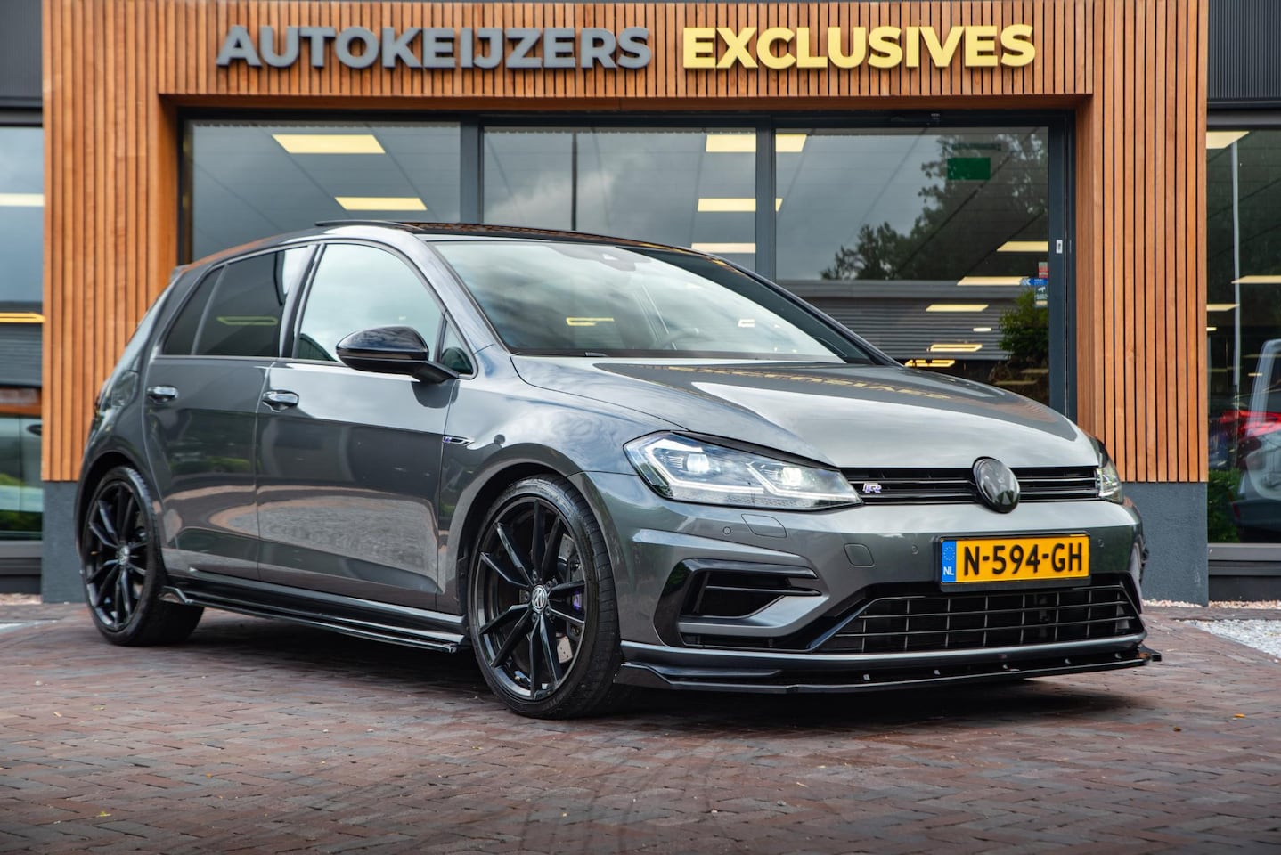 Volkswagen Golf - 2.0 TSI 4Motion R Panodak Virtual Maxton Design Stoelverw. ACC - AutoWereld.nl
