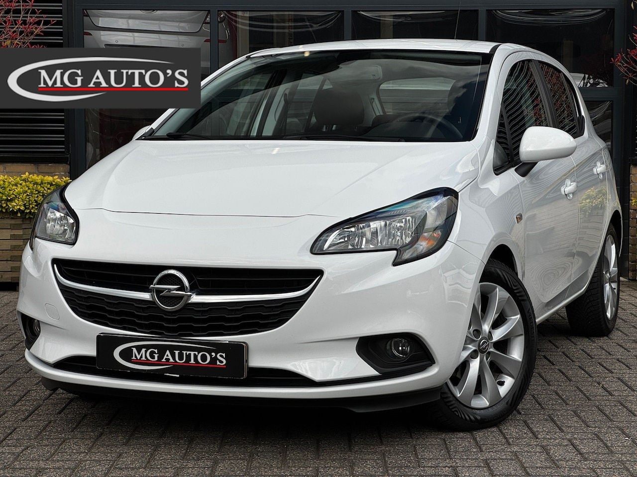 Opel Corsa - 1.4 Favourite | Navigatie | Cruise Control | Parkeersensoren | Dealer Onderhouden | Aircon - AutoWereld.nl