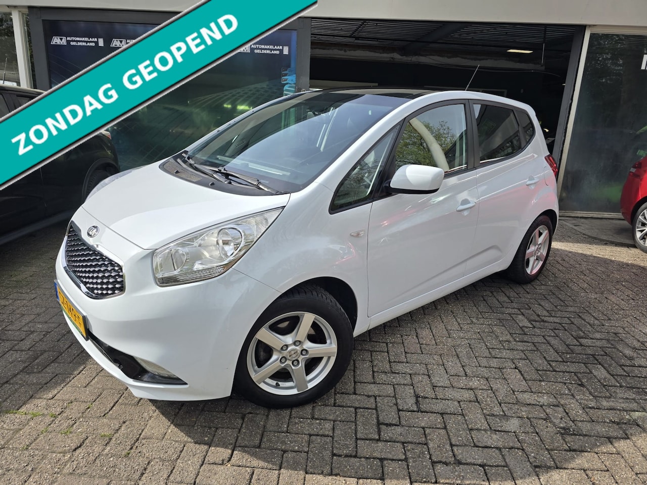 Kia Venga - 1.4 CVVT DynamicLine | 1E EIGENAAR | 12MND GARANTIE | CAMERA | PANO | NAVI | - AutoWereld.nl
