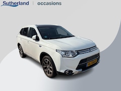 Mitsubishi Outlander - 2.0 PHEV Executive Edition | Trekhaak | Achteruitrijcamera |