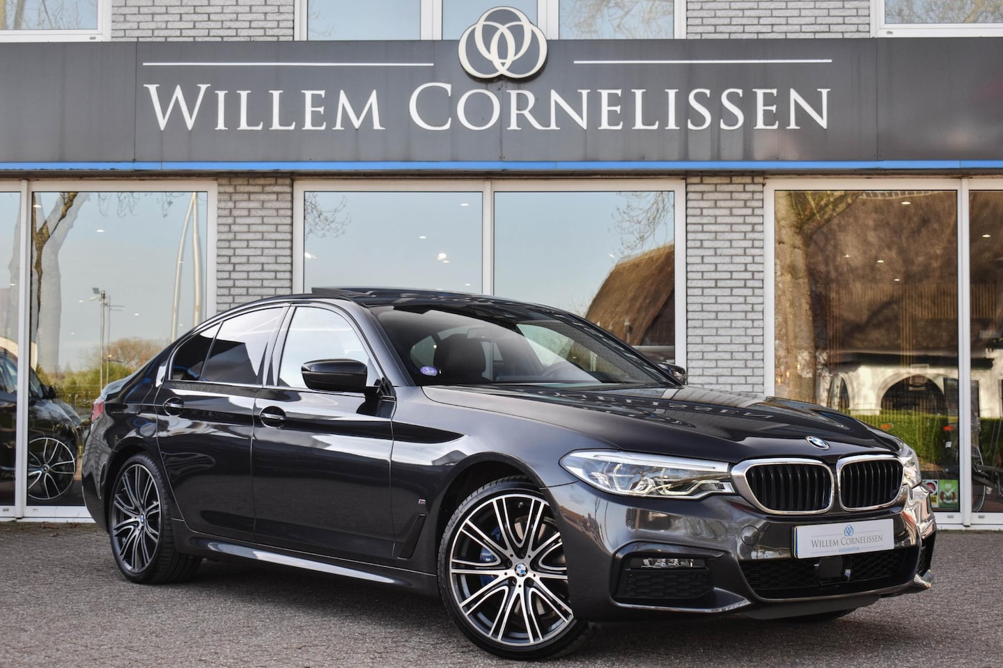 BMW 5-serie - 530e iPerformance M-Sport Edition Pano Comf Zetels - AutoWereld.nl